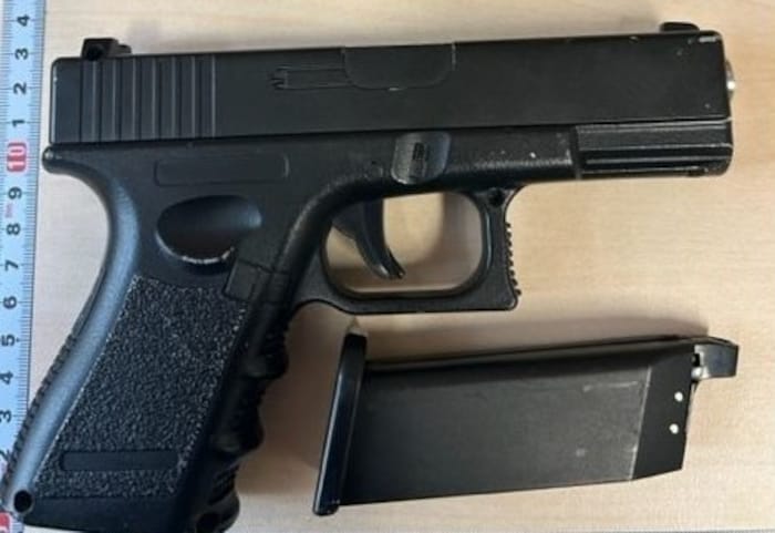 Mit dieser Waffe bedrohte der falsche Polizist die zwei Männer.