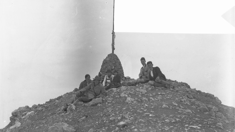 Summit climbers on days gone by. (Bild: Museumsverein Klostertal)