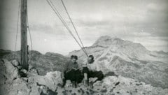 Einige Alpinisten vertrauten den Gipfelbüchern recht viel Privates und auch Politisches an. (Bild: Museumsverein Klostertal)