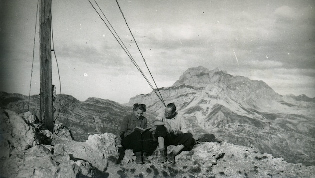 Einige Alpinisten vertrauten den Gipfelbüchern recht viel Privates und auch Politisches an. (Bild: Museumsverein Klostertal)