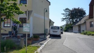 Gehsteig oder Parkplatz? Die Behörde soll nach Anzeigenflut die Situation nun klären. (Bild: Molnar Attila)