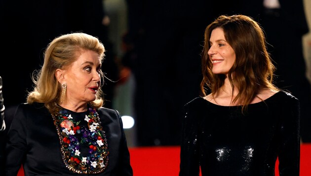 Catherine Deneuve and her daughter Chiara Mastroianni in Cannes (Bild: picturedesk.com/Clodagh Kilcoyne / REUTERS / picturedesk.com)