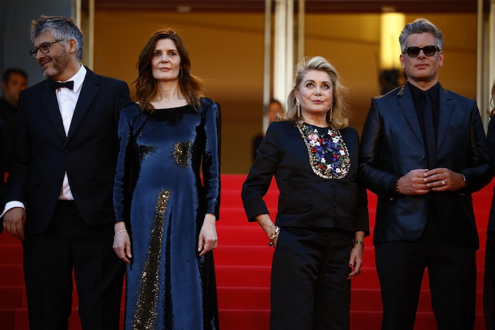 Christophe Honore rendező és Catherine Deneuve, Benjamin Biolay és Chiara Mastroianni színészek ...