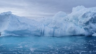 Archivaufnahme von einem Eisberg in der Antarktis (Bild: APA/AFP/Chilean Presidency/Handout)