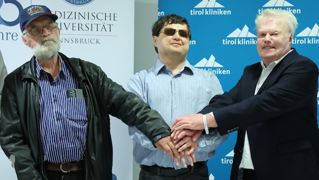 Die drei Handtransplantierten Theo Kelz, Vasyly Rohovyy und Bernhard Schwung wollen zur Patienten-Vernetzung beitragen. (Bild: Birbaumer Johanna)