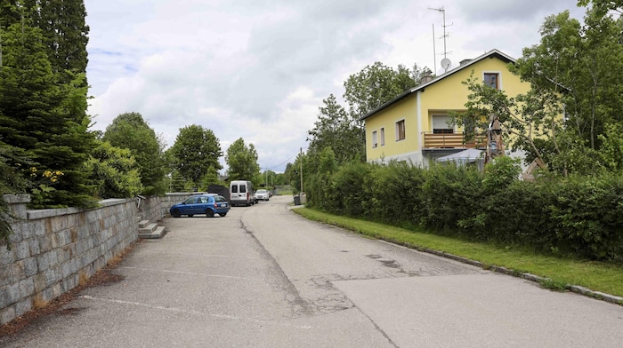 Im ersten Stock dieses Hauses haben die Inder gelebt, bis zu zehn Paketbusse sollen teilweise ...