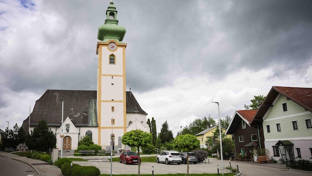 The murder suspects lived just a stone's throw away from the church (Bild: Scharinger Daniel)