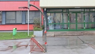 Schwere Vorwürfe werden gegen einen Lehrer erhoben. Der Mann wurde angezeigt.