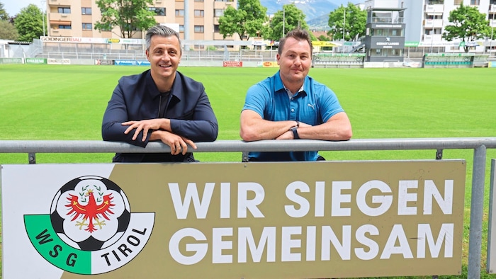 Philipp Semlic (links) übernahm im Sommer eine schwere Aufgabe, meisterte diese mit der WSG Tirol aber bravourös. 