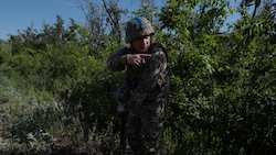 Ukrainischer Soldat (Bild: AP/Iryna Rybakova)