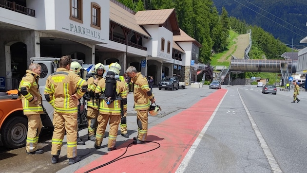 Die Feuerwehr und weitere Einsatzkräfte waren vor Ort.  (Bild: ZOOM Tirol/zoom.tirol)