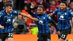 Ademola Lookman (Mitte) jubelte gleich über drei Treffer.  (Bild: AP ( via APA) Austria Presse Agentur/ASSOCIATED PRESS)