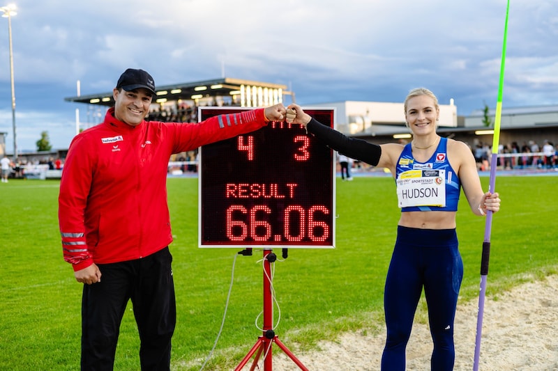 Trainer Gregor Högler und Vici Hudson freuten sich riesig über den neuen Rekord. (Bild: Mario Urbantschitsch)