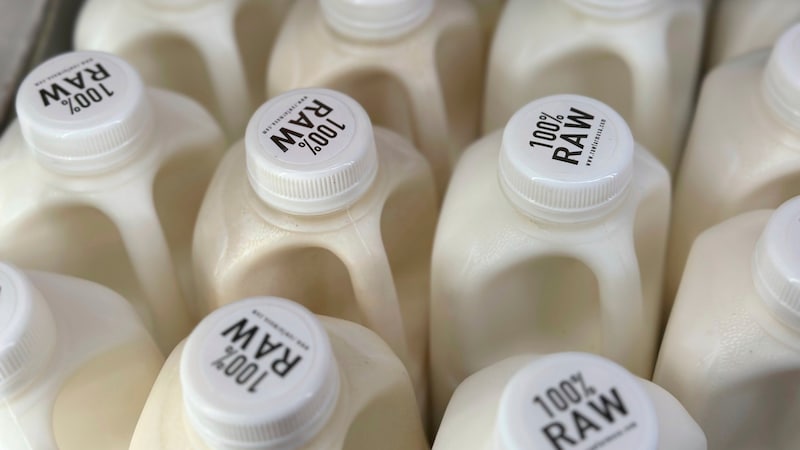 Due to possible health consequences, the consumption of raw milk is currently strongly discouraged in the USA. (Bild: AP)