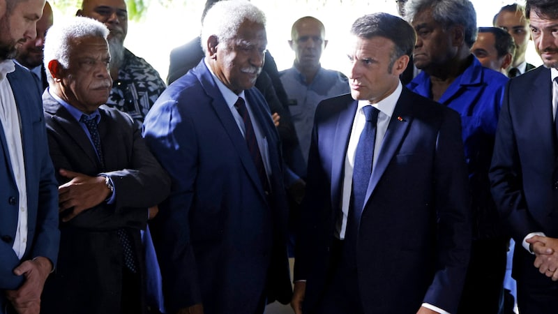 Präsident Macron traf die Regierungsmitglieder von Neukaledonien. (Bild: AFP)
