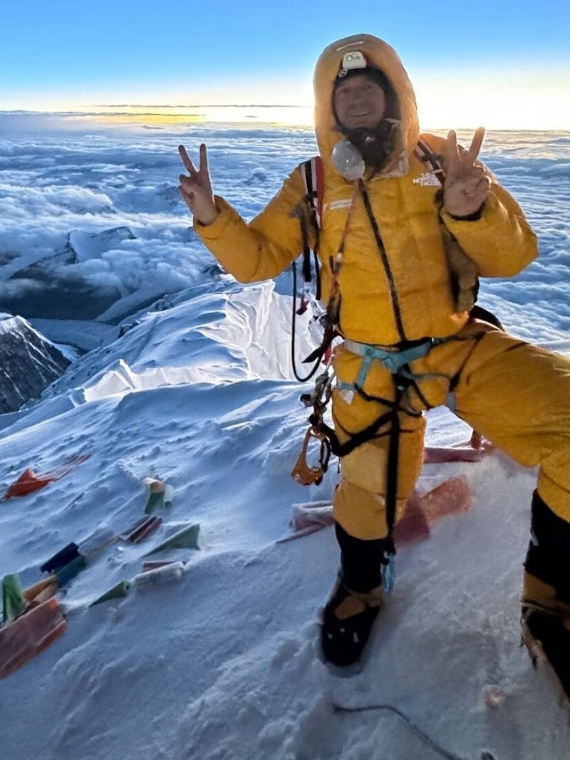 Lukas Furtenbach auf dem Everest-Gipfel – zum vierten Mal  (Bild: Lukas Furtenbach)