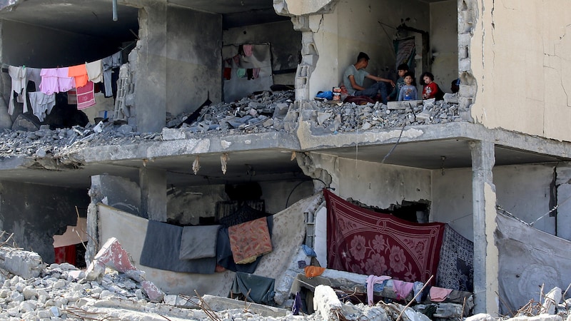 Refah'ta yıkılan konut binası (Bild: APA/AFP/Eyad BABA)