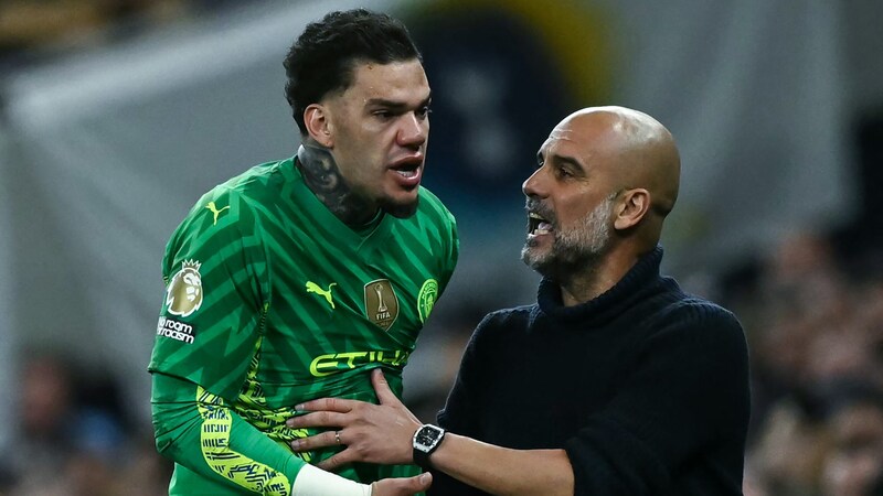 Verlässt Ederson (l.) Manchester City? (Bild: AFP/APA/Ben Stansall)