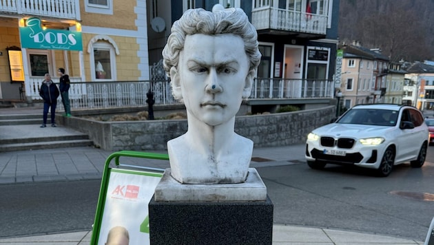 In addition to the bust erected in front of the Lehár Theater in 2019, the acting legend has now also been memorialized with an honorary grave. (Bild: Robert Loy)