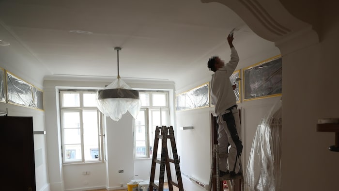 Vorzimmer des Bürgermeisters: Maler am Werk, Möbel weg.