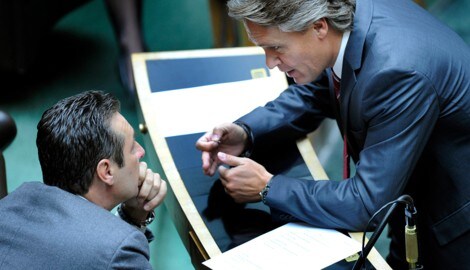 Strache (l.) und Westenthaler vor nunmehr zwölf Jahren gemeinsam im Parlament (Bild: APA/Roland Schlager)
