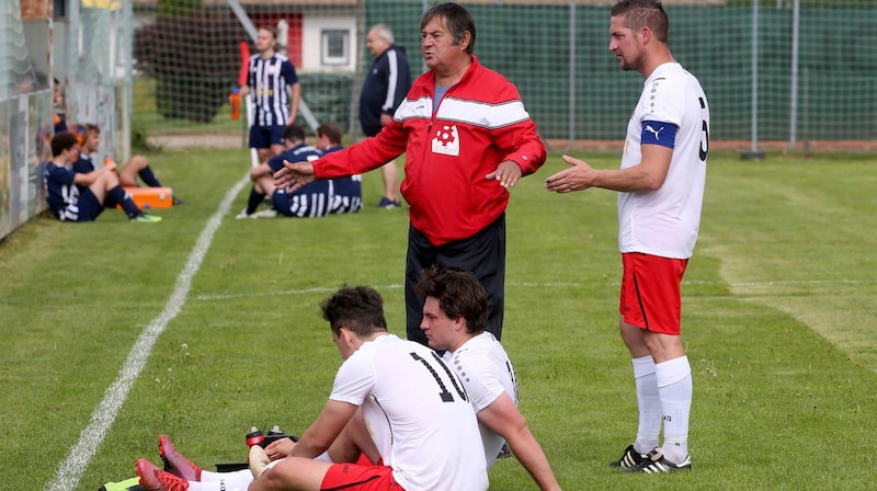 Trainer Günther Schweighofer und Co. haben‘s nicht leicht (Bild: Kuess)