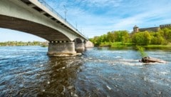 Die Narva (Bild) wurde im Jahr 1991 zur Staatsgrenze zwischen Russland und Estland. (Bild: stock.adobe.com/Andrei Nekrassov)