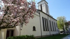 In der Kirche in Attnang steht ab 2. Juni der seliggesprochene „Cyber-Apostel“ Carlos Acutis im Mittelpunkt einer Ausstellung. (Bild: ZVG)