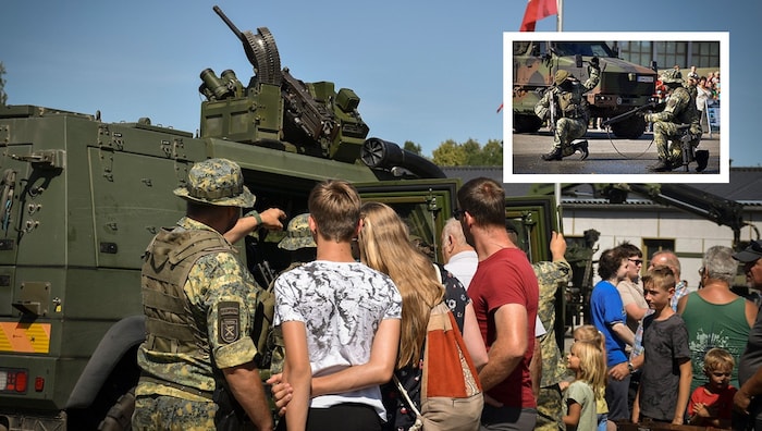 Besucher können sich von der Ausrüstung und der Ausbildung des AAB4 überzeugen.