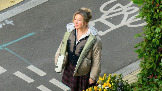 Renee Zellweger Bridget Jones rolüne geri döndü ve çekimler Londra'da devam ediyor. (Bild: KameraOne)