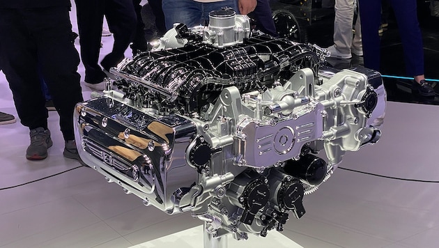 This eight-cylinder boxer engine will power a production motorcycle: the Souo S2000. (Bild: Stephan Schätzl)
