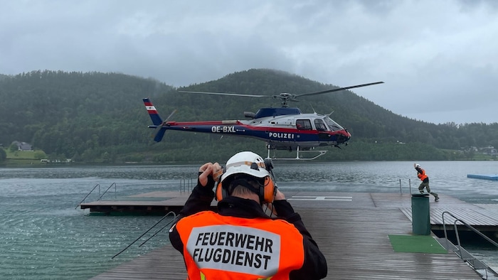 They practise together with the police on a regular basis.