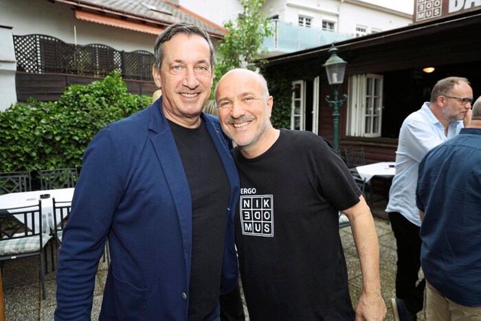 „Lotterbuben“-Kollege Viktor Gernot (links) und Nikodemus-Wirt Niki Neunteufel. 
