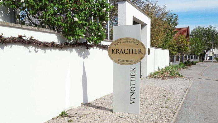 Von Illmitz aus gehen Krachers Weine rund um die Welt.