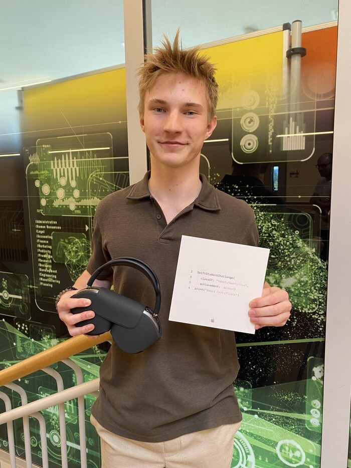 Neben einer Auszeichnung gab es auch Apple-Kopfhörer als Geschenk.