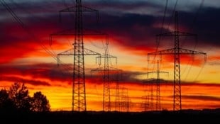 Ab November fließt der Strom wieder etwas günstiger zu den Salzburger Haushalten (Bild: Scharinger Daniel)