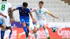 Valentino Müller (rechts) bleibt den Tirolern erhalten.  (Bild: GEPA/GEPA pictures)