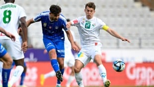 Valentino Müller (rechts) bleibt den Tirolern erhalten.  (Bild: GEPA/GEPA pictures)