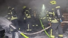 Die Rauchsäule war bereits von der Ferne zu sehen. Das Feuer wurde rasch unter Kontrolle gebracht. (Bild: Stadtfeuerwehr Eisenstadt)