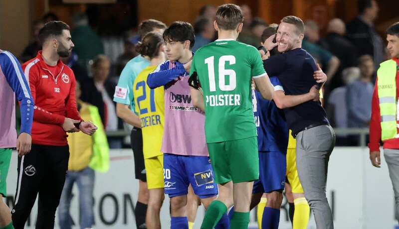 Philipp Riederer (right) extended his contract at Horn (Bild: GEPA pictures/ Walter Luger)