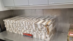 Die Schmuggelware wurde bei einer Routinekontrolle im Grünkanal entdeckt. (Bild: APA/BMF/ZOLL)