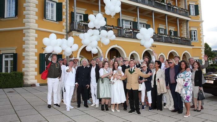 40 Gäste feierten mit den Werners das Fest im Schlosshotel Velden, dort, wo seinerzeit Roy Black ...