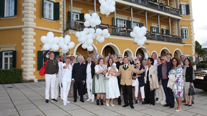 40 Gäste feierten mit den Werners das Fest im Schlosshotel Velden, dort, wo seinerzeit Roy Black den „Lennie Berger“ in „Ein Schloss am Wörthersee“ spielte. (Bild: Andrea Mayer-Rinner)