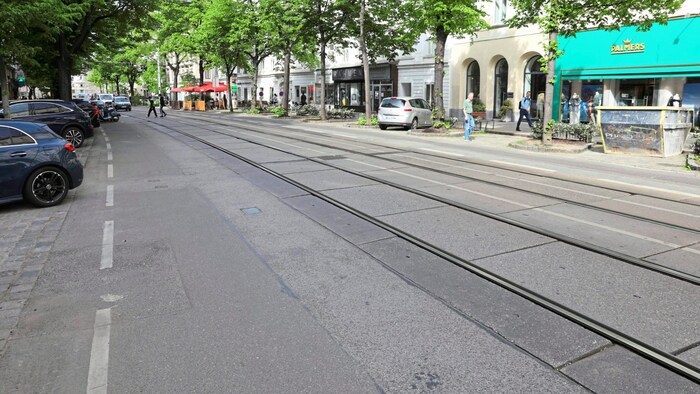 Die Straßenbahnen werden noch bis November umgeleitet.