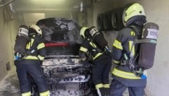 Mehrere Hausbewohner versuchten, das Feuer zu löschen. Drei von ihnen mussten mit Rauchgasvergiftungen ins Spital gebracht werden. (Bild: Freiwillige Feuerwehr Lassee)