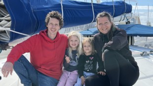 Jakob und Marija Hengl mit ihren beiden Töchtern Ludovica und Dorothea. (Bild: Sonja Schlingensiepen)