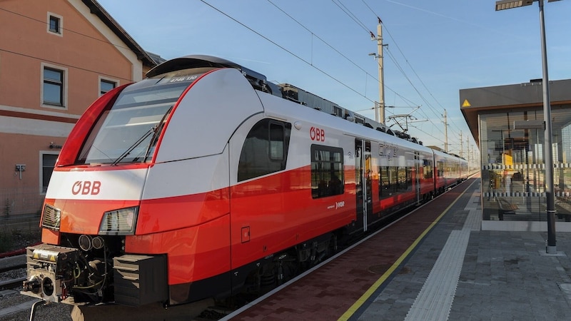 Die Marchegger Ostbahn (Bild) ist relativ gesehen die am wenigsten genutzte Pendlerstrecke. Doch wie bei der Südbahn läuft hier ein Ausbau. (Bild: ÖBB/Zenger)