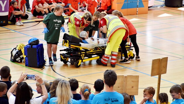 The primary school pupils showed what they can do when it comes to civil defense. (Bild: Land Tirol/Neuner)