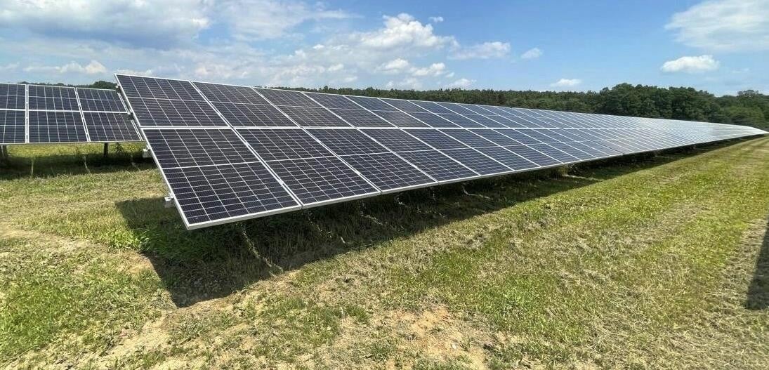 In Tadten/Wallern startete rund um den Jahreswechsel die erste Betriebsphase eine der größten Agri-PV-Wind-Projekte Europas. Geplant: Eine Erzeugungsleistung von über 160 MW in Kombination mit Landwirtschaft auf 180 Hektar. (Bild: Schulter Christian)