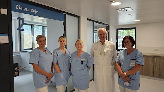 Dialysis: Senior physician Gerhard Hofstätter with nursing team (Bild: KABEG)